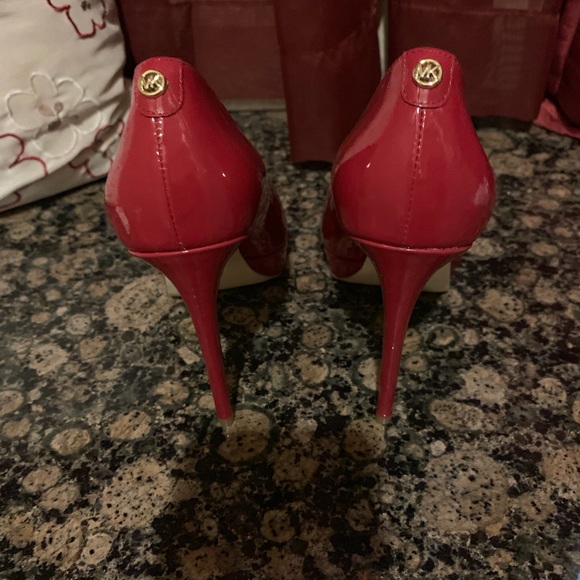 Michael Kors Red Pump - Picture 3 of 4